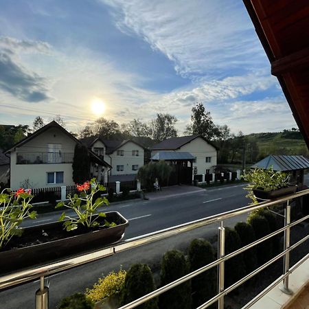 Pensiunea Casa Godja Văleni Exteriör bild