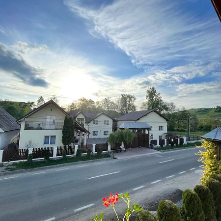 Pensiunea Casa Godja Văleni Exteriör bild