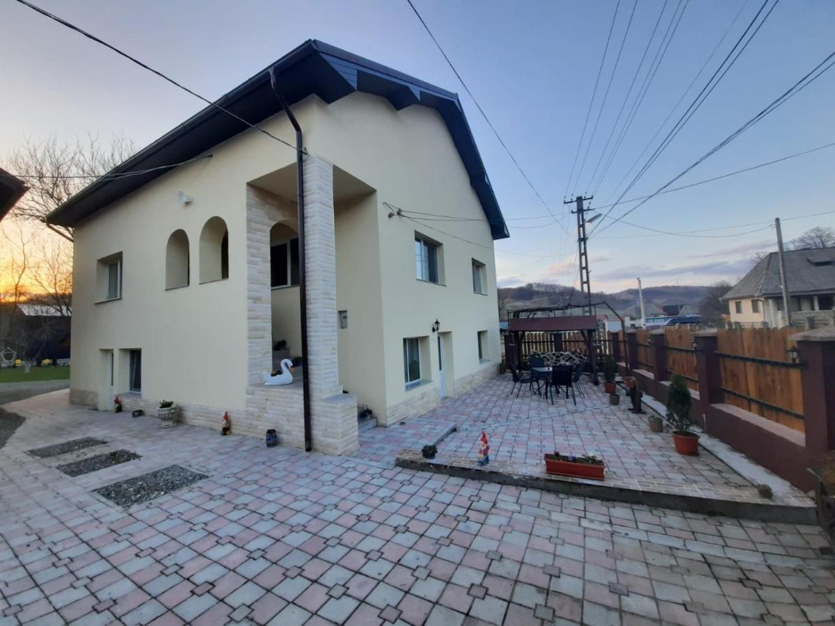 Pensiunea Casa Godja Văleni Exteriör bild