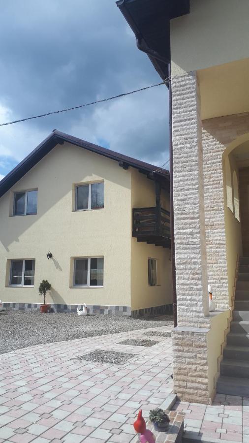 Pensiunea Casa Godja Văleni Exteriör bild
