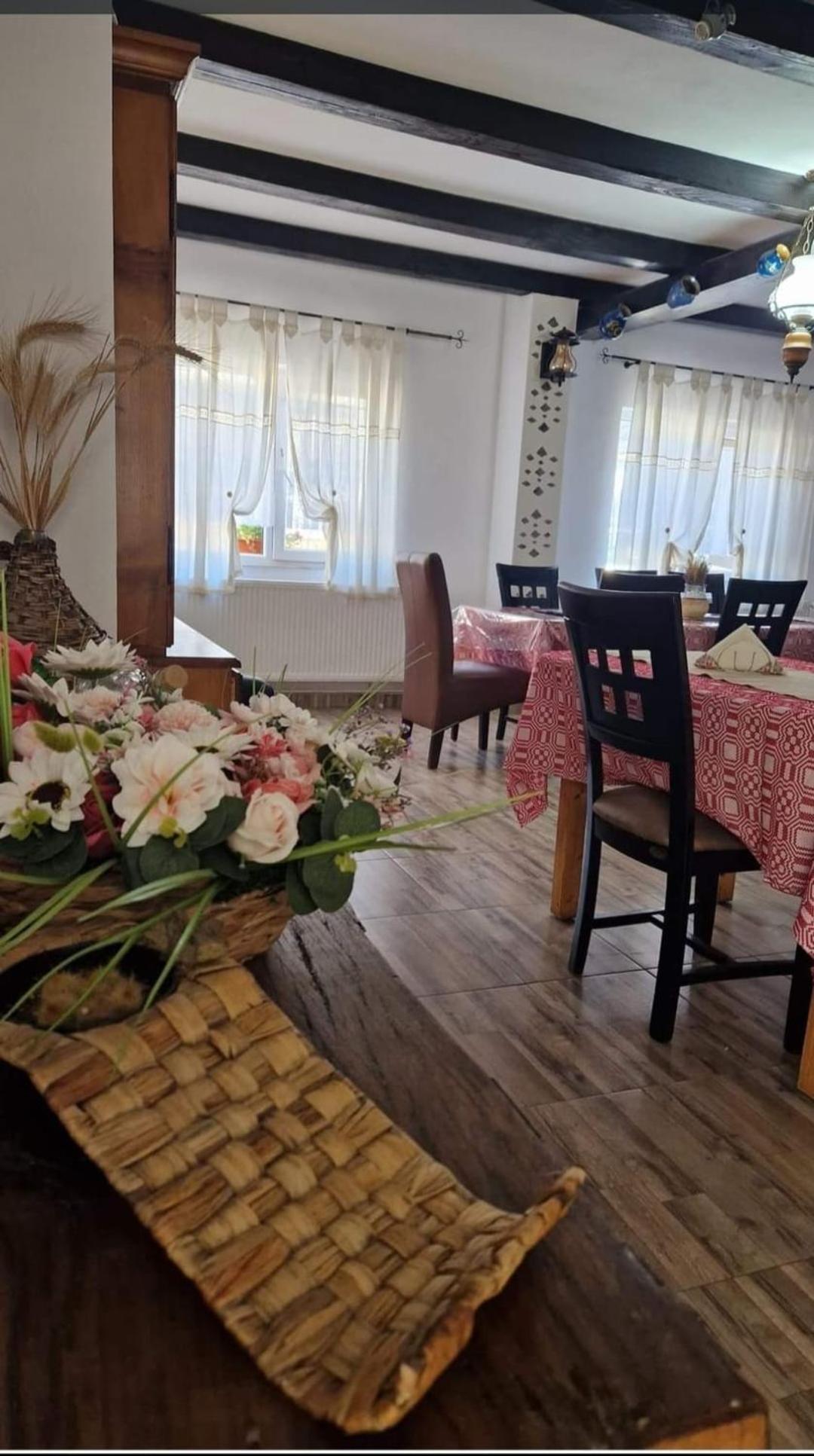 Pensiunea Casa Godja Văleni Exteriör bild