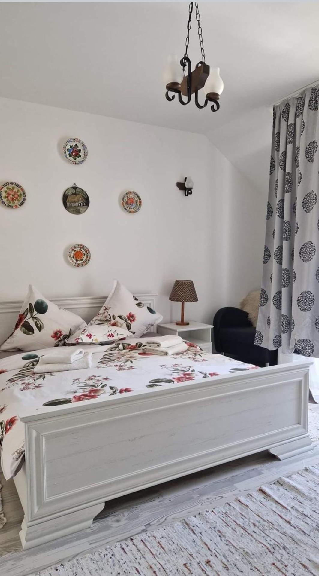 Pensiunea Casa Godja Văleni Exteriör bild