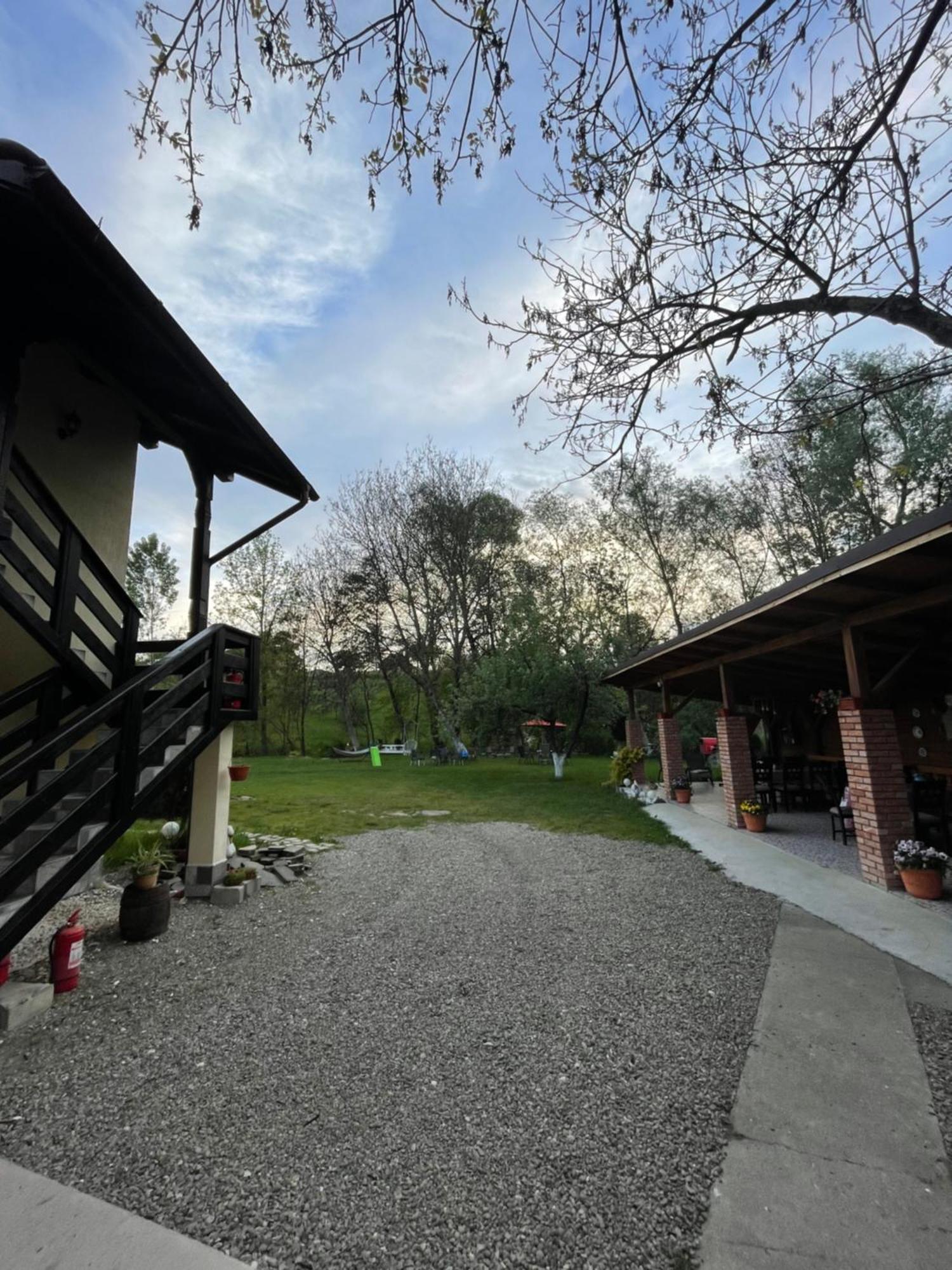 Pensiunea Casa Godja Văleni Exteriör bild