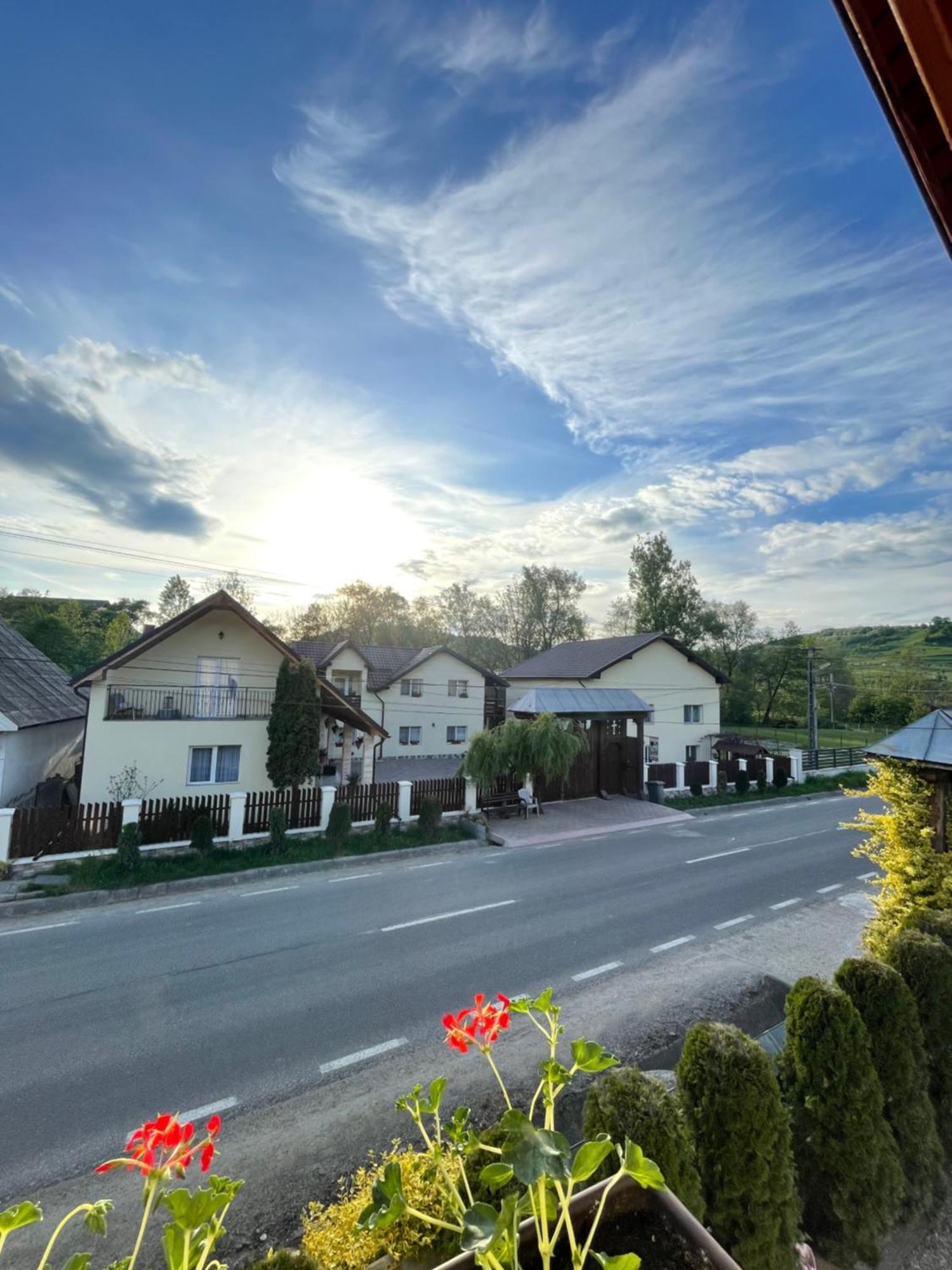 Pensiunea Casa Godja Văleni Exteriör bild