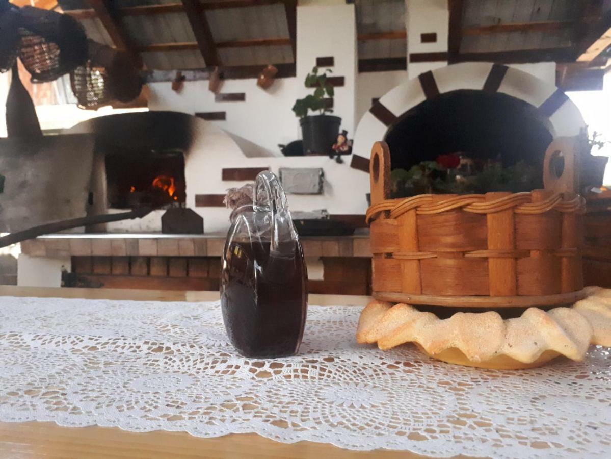 Pensiunea Casa Godja Văleni Exteriör bild